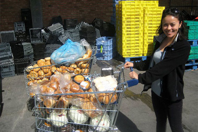 Sarah collects food from supermarkets for distribution to townships as part of her project working with the Foodbank of South Africa.