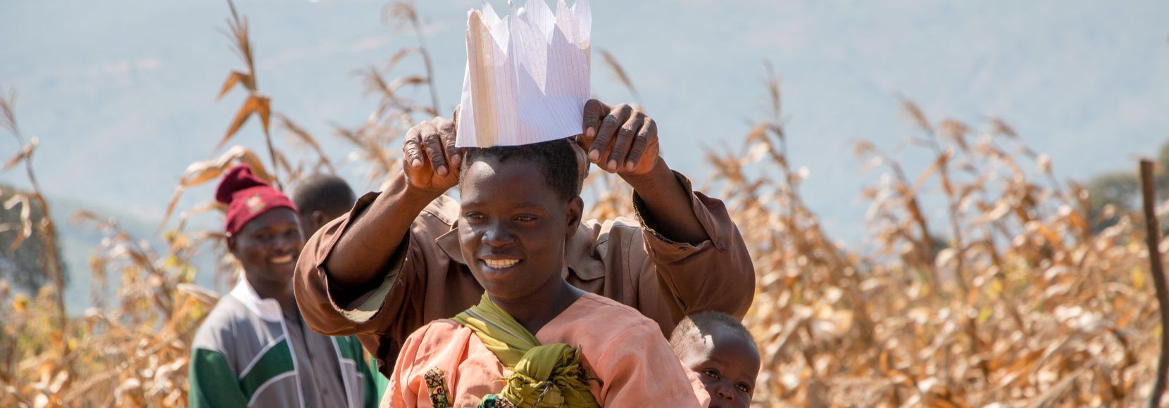 Judis Mkondga (center) participating in a farmer training as part of TechnoServe’s SAPPHIRE II maize project in Tanzania. The project reached nearly 30,000 smallholder maize farmers—50% of whom were women— in the Mbeya and Ruvuma regions with training on improved agronomic and post-harvest practices.