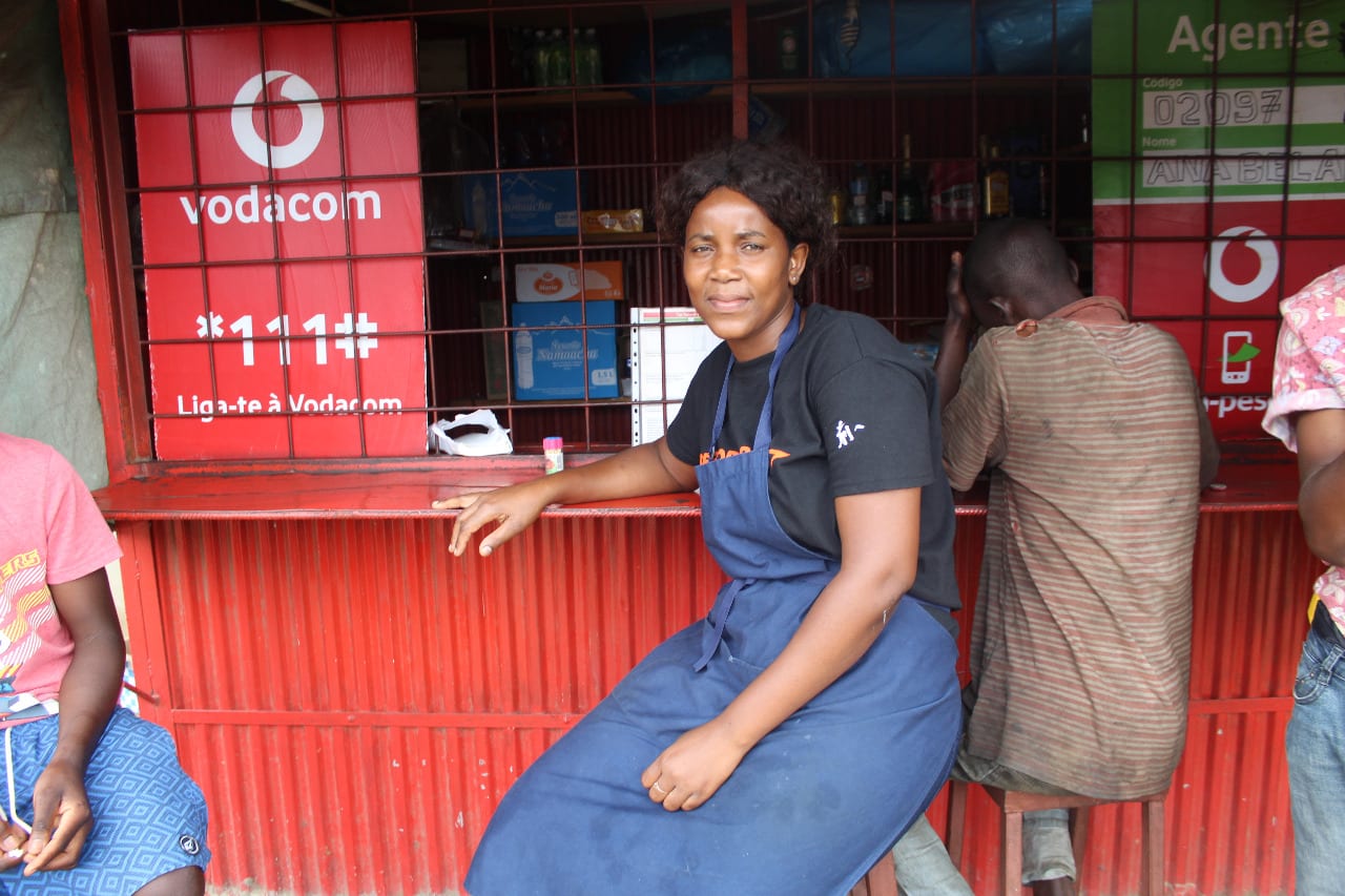 Anabela in front of her shop in Maputo