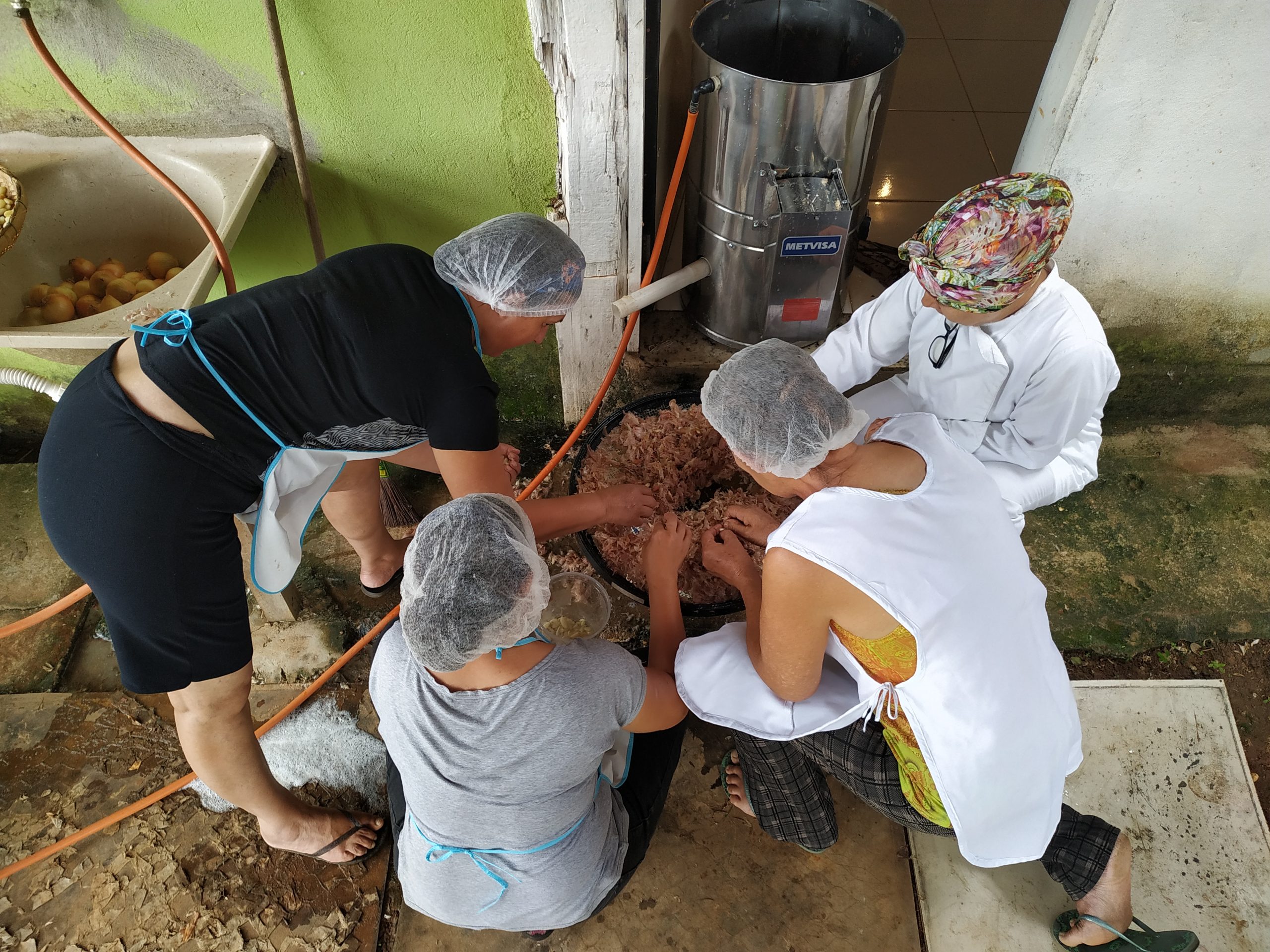 Women prepare garlic to sell in Brazil.