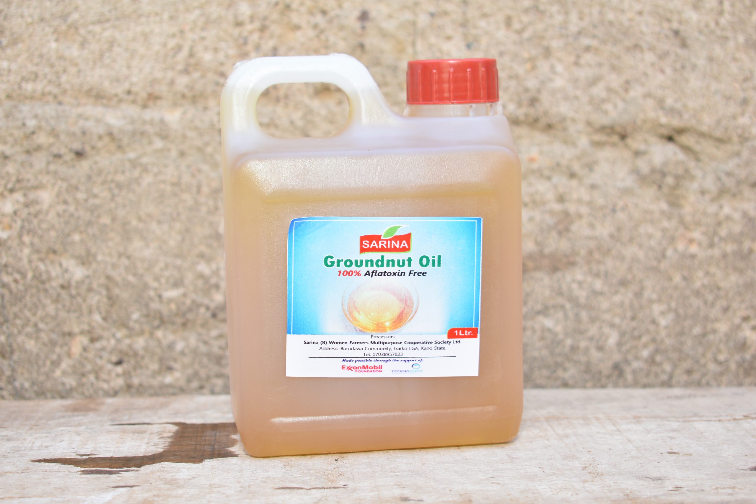 In Nigeria, women in agribusiness have acquired a peanut oil kneading machine capable of extracting 4-6 liters of oil.