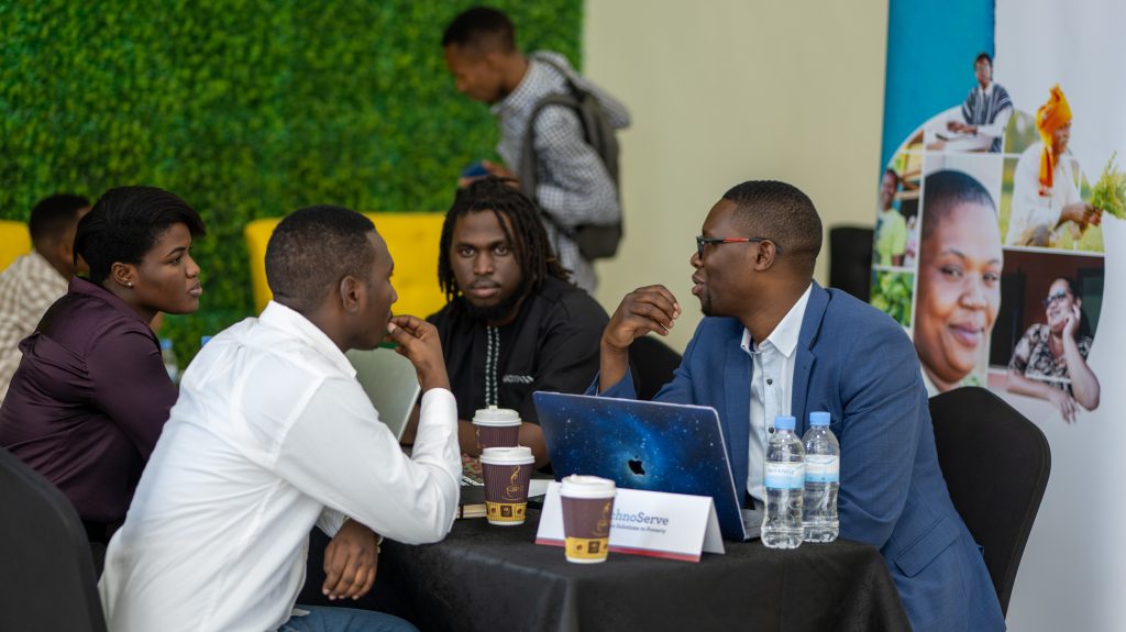 Sildio Mbonyumuhire discusses geospatial tools with CMU-Africa team